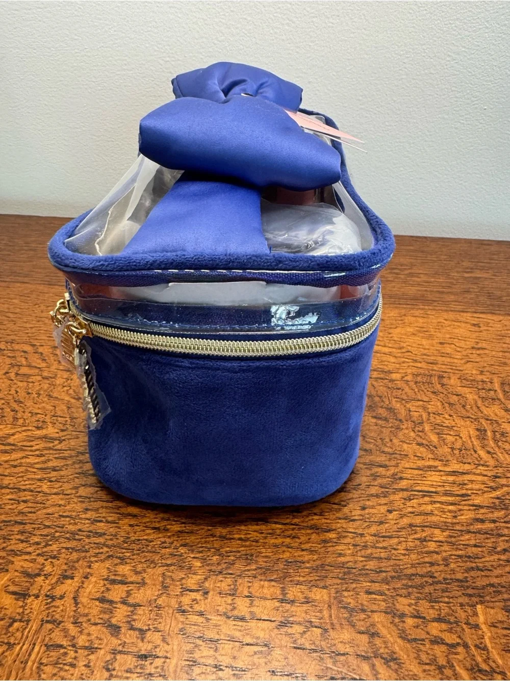 NWT Juicy Couture Royal Blue Velvet Bow Cosmetic Case with Beauty Items